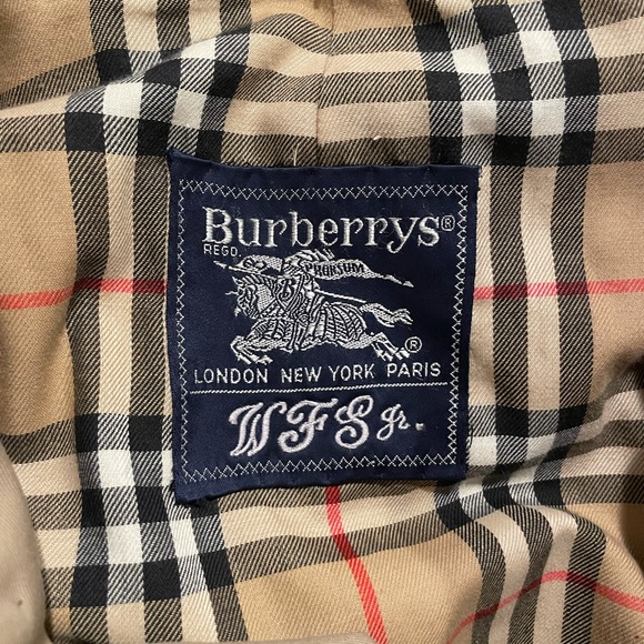 Men’s Burberry trench coat - Picture 3 of 10